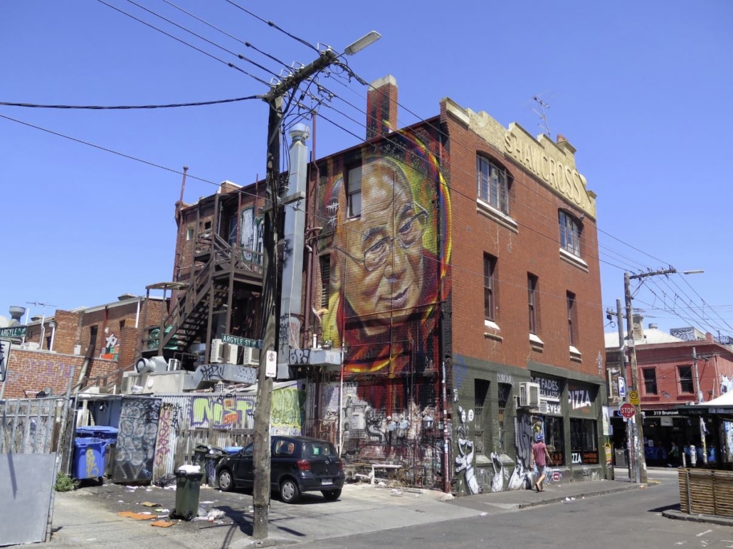 Adnate paints the Dalai Lama in Melbourne